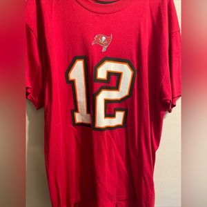 NFL TEAM APPAREL TAMPA BAY BUCCANEERS TOM BRADY JERSEY T SHIRT ( NEW ) SZ L